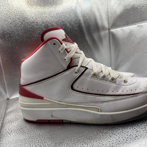 Size 10.5 Nike Air Jordan Retro Chicago Home White Red Mens Sneakers 385475-102 - Picture 2 of 11